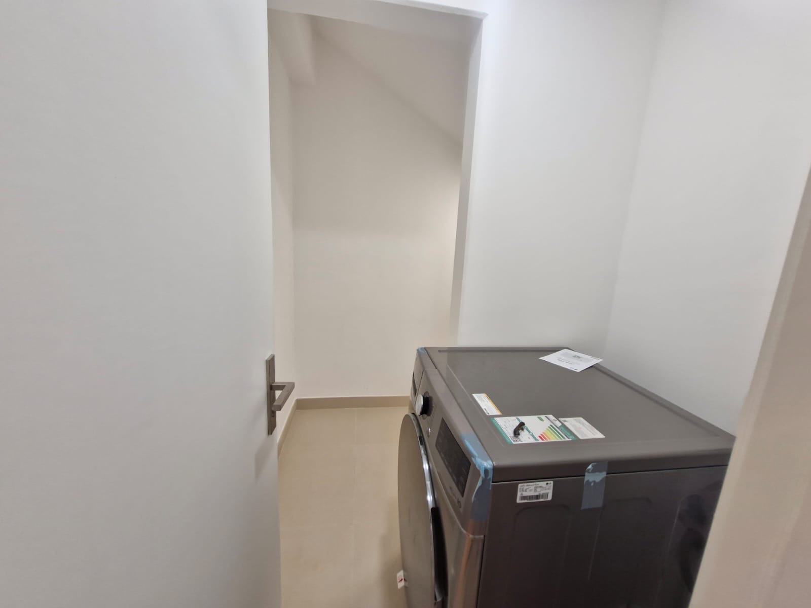 🏡 Luxury Villa in Sedra – Roshn  ✨ 300 m² Modern Villa | Elegance Meets Functionality 🛋️ Semi-Furnished | Smart Living